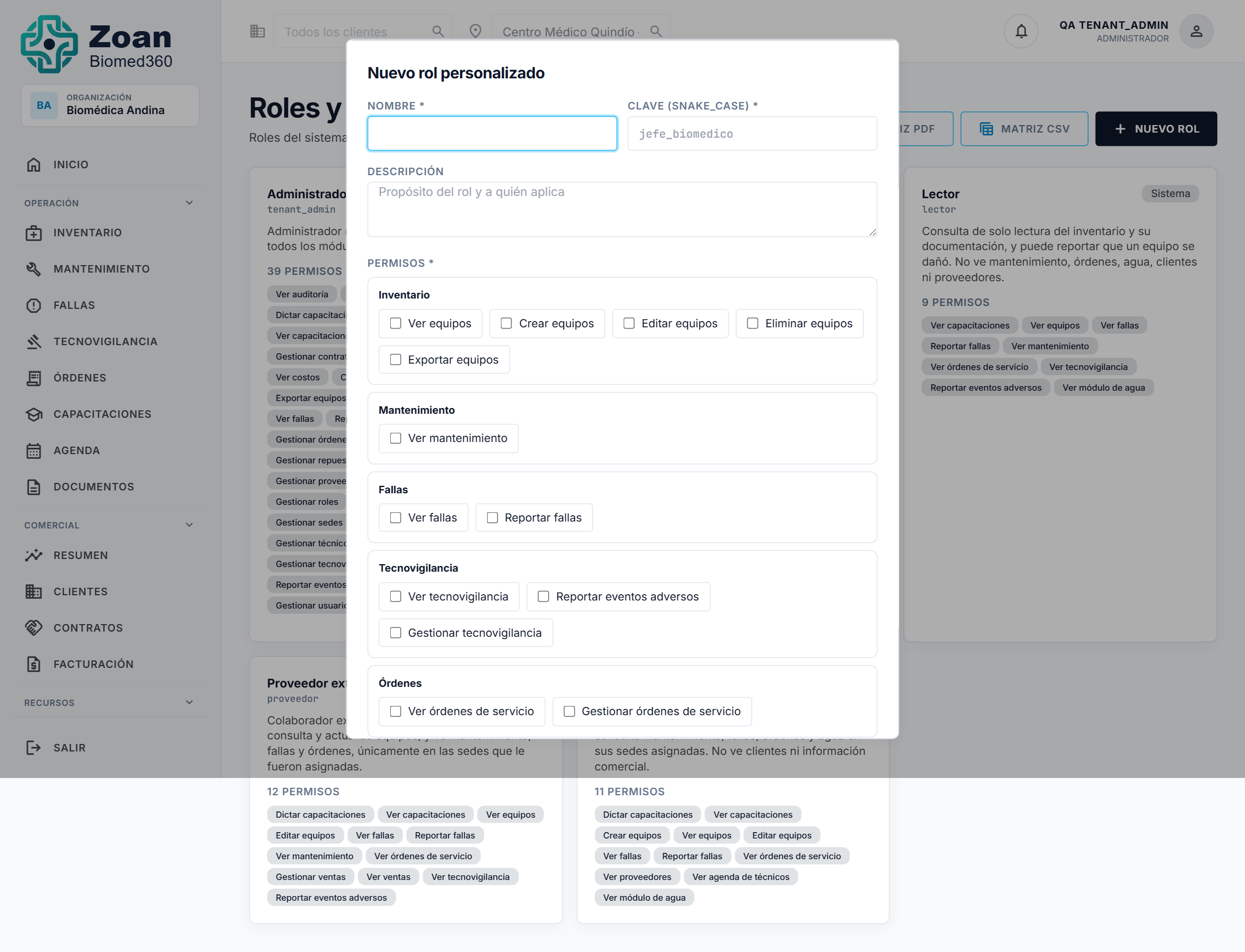 Modal «Nuevo rol personalizado» con nombre, clave y los permisos agrupados por módulo